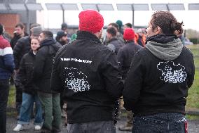 Farmers Block the A61 Motorway - Castelnaudary