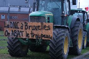 Farmers Block the A61 Motorway - Castelnaudary