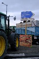 Farmers Block the A61 Motorway - Castelnaudary