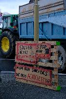 Farmers Block the A61 Motorway - Castelnaudary