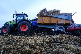 Farmers Block the A61 Motorway - Castelnaudary