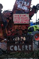 Farmers Block the A61 Motorway - Castelnaudary