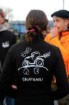 Farmers Block the A61 Motorway - Castelnaudary