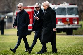 Trump Aides Walk On White House South Lawn - DC