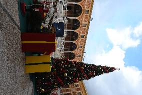NO TABLOIDS - Prince Albert II And Princess Charlene Host Christmas Tree At Palace - Monaco