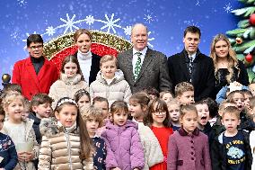 NO TABLOIDS - Prince Albert II And Princess Charlene Host Christmas Tree At Palace - Monaco