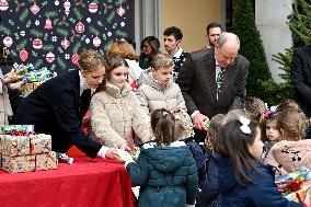 NO TABLOIDS - Prince Albert II And Princess Charlene Host Christmas Tree At Palace - Monaco