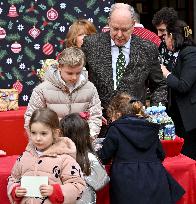 NO TABLOIDS - Prince Albert II And Princess Charlene Host Christmas Tree At Palace - Monaco