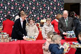 NO TABLOIDS - Prince Albert II And Princess Charlene Host Christmas Tree At Palace - Monaco