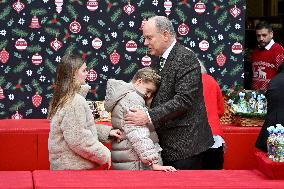 NO TABLOIDS - Prince Albert II And Princess Charlene Host Christmas Tree At Palace - Monaco