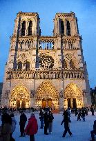 Christmas Market At Notre Dame de Paris - Paris
