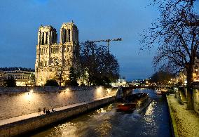 Christmas Market At Notre Dame de Paris - Paris