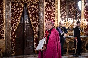 The King receives the Letters of Credence of the new ambassadors