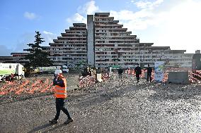 Demolition of the Vela Rossa begins in Scampia - Naples
