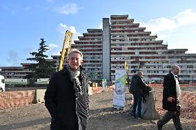 Demolition of the Vela Rossa begins in Scampia - Naples