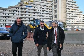 Demolition of the Vela Rossa begins in Scampia - Naples
