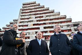 Demolition of the Vela Rossa begins in Scampia - Naples