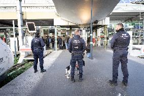 Illustration of the Gare de Lyon during the Christmas holiday departures - Paris AJ