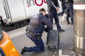 Illustration of the Gare de Lyon during the Christmas holiday departures - Paris AJ