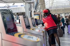 Illustration of the Gare de Lyon during the Christmas holiday departures - Paris AJ