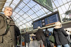 Illustration of the Gare de Lyon during the Christmas holiday departures - Paris AJ