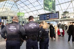 Illustration of the Gare de Lyon during the Christmas holiday departures - Paris AJ