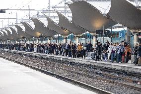 Illustration of the Gare de Lyon during the Christmas holiday departures - Paris AJ