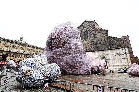 Giant Rocks Arrive in Piazza Maggiore - Bologna