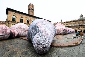 Giant Rocks Arrive in Piazza Maggiore - Bologna