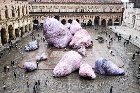 Giant Rocks Arrive in Piazza Maggiore - Bologna