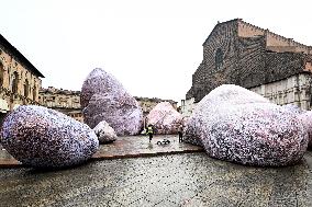 Giant Rocks Arrive in Piazza Maggiore - Bologna