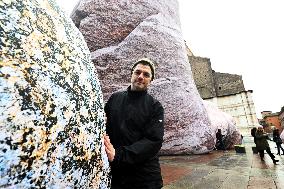 Giant Rocks Arrive in Piazza Maggiore - Bologna