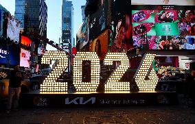 2026 Numeral Arrival in Times Square _NYC