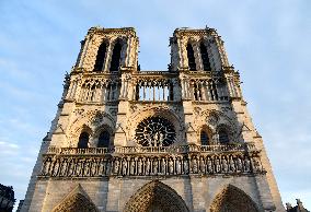 Security Measures At Notre Dame de Paris - Paris