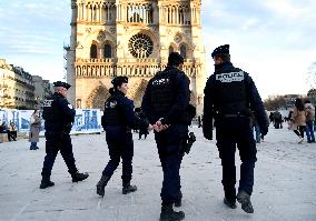 Security Measures At Notre Dame de Paris - Paris
