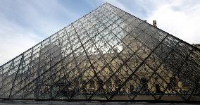 Illustrations - Louvre Museum - Paris