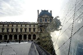 Illustrations - Louvre Museum - Paris