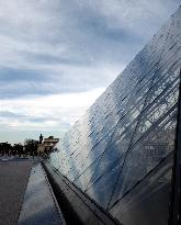 Illustrations - Louvre Museum - Paris