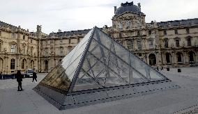 Illustrations - Louvre Museum - Paris