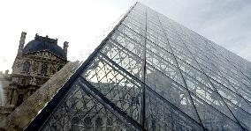 Illustrations - Louvre Museum - Paris