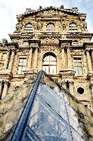 Illustrations - Louvre Museum - Paris