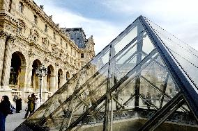 Illustrations - Louvre Museum - Paris