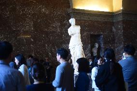 Illustrations - Louvre Museum - Paris