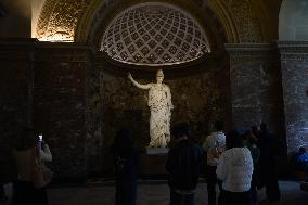 Illustrations - Louvre Museum - Paris