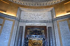 Illustrations - Louvre Museum - Paris