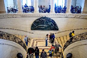 Illustrations - Louvre Museum - Paris