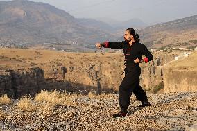 Kurdish Kung Fu Master Kawlokei's Discipline - Iraq