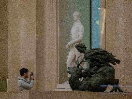 Illustration - Louvre Museum