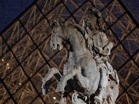 Illustration - Louvre Museum