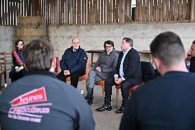French Minister of Agriculture Visits A Farm - Yvelines